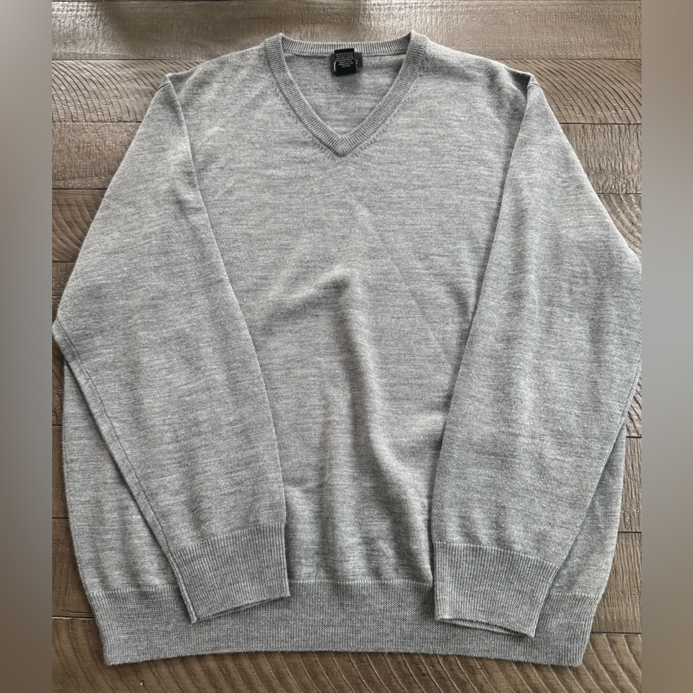 Jos. A. Bank Men’s V-Neck Gray Sweater Classic Style